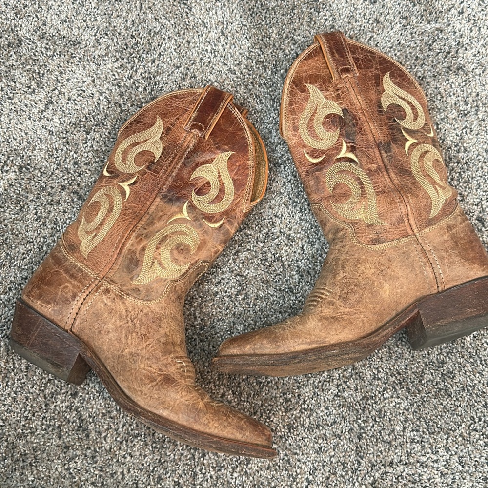 Brown Western Cowboy Boots with Gold Embroidery